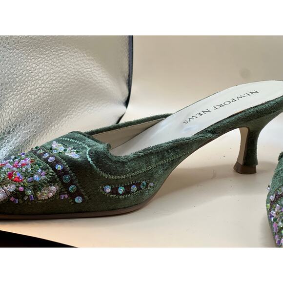 Newport News fancy beaded pumps sized 5 
barely worn - Picture 4 of 4